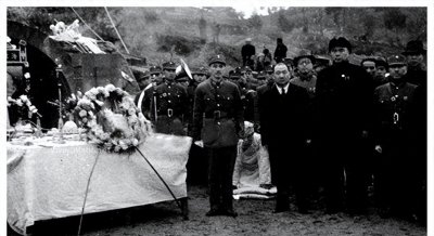 ​张自忠将军壮烈殉国，数十万民众相送，日军盘旋上空却不投一弹