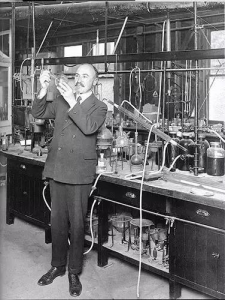 是谁发明了塑料?