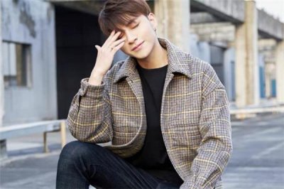 男生格子外套里面怎么搭配 男生格子外套里面配什么好