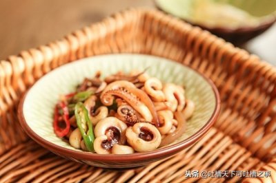 ​洋葱炒鱿鱼的做法，香辣爽口怎么吃都不腻！