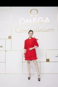 ​刘诗诗首次公开怀孕，3个月时还穿高跟鞋现身，孕肚遮掩巧妙