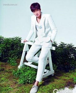 ​男士长脸留什么发型合适(男士发型长脸适合什么发型)