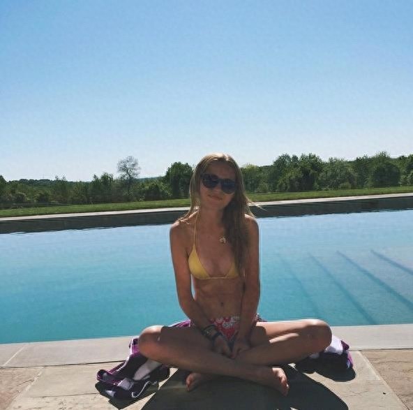 甜美迷人,NBA雄鹿老板千金,身材没得挑