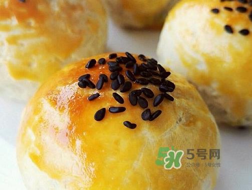 蛋黄酥为什么会开裂？蛋黄酥开裂原因