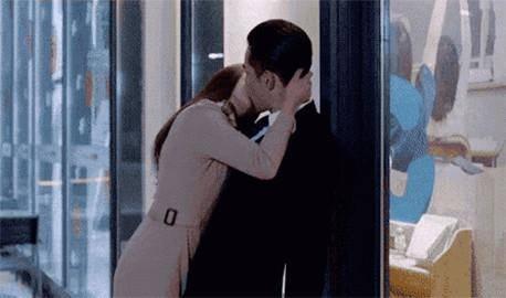 菅纫姿《猎场》强吻胡歌 ,戏外却早嫁了个大24岁的男人