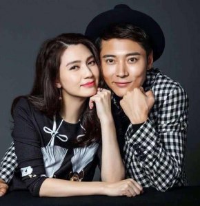 张丹峰经纪人的头像满满夜店风,被嘲辣眼睛