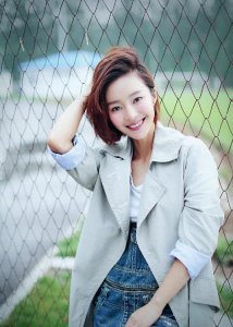 她是黄宗泽前任女友,爆脏话骂路人引热议,衣品穿搭秒杀胡杏儿!