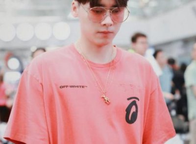 有一种帅气叫李易峰机场照,当他“掐腰”的那一刻,网友:我爱了