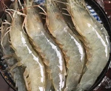 ​怎么去除虾线最方便？大厨教你一招，一秒一个干净又完整！