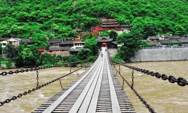 泸定桥在什么地方哪个省哪个市,飞夺泸定桥在哪个省图4