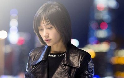 ​王子文因踩桌道歉事件详情回顾(王子文跪地)