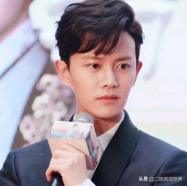 任嘉伦跟他老婆的婚纱照（有种盛世美颜叫任嘉伦老婆）(1)