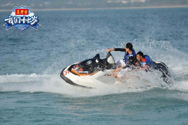 林志颖年代秀第二季第五期（我们十七岁林志颖骑摩托艇海上玩漂移）(3)