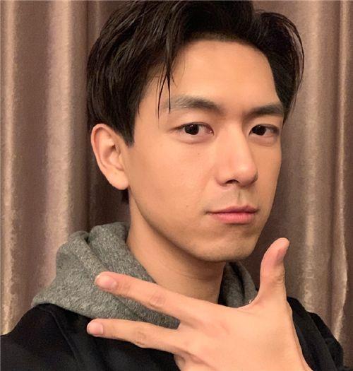 李现微博粉丝突破2千万,特意发微博庆祝此事,配图也太有爱了