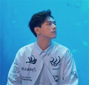 ​李现微博粉丝突破2千万，特意发微博庆祝此事，配图也太有爱了