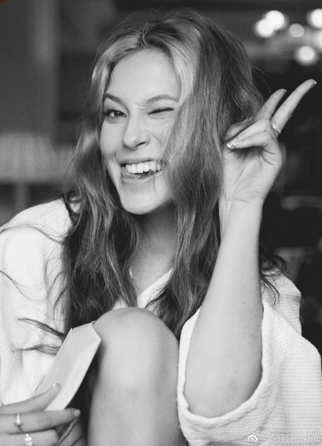 谷爱凌微博之夜六连拍释出