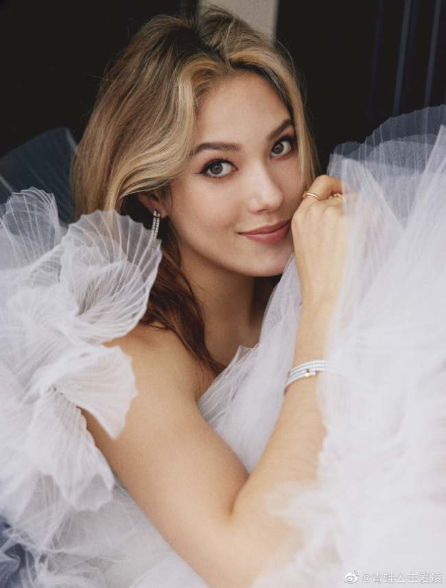 谷爱凌微博之夜六连拍释出