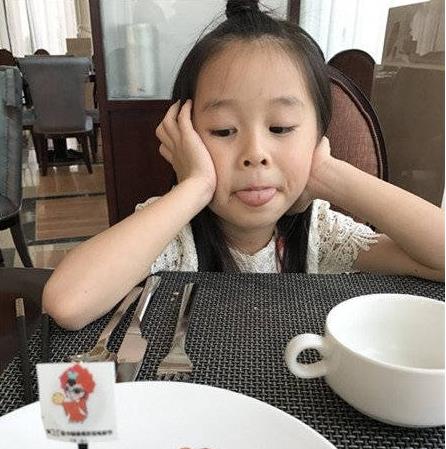 李一情个人资料简介 电影捉迷藏梓萌的扮演者她吗