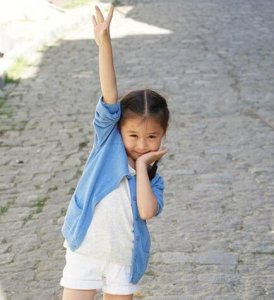 李一情个人资料简介 电影捉迷藏梓萌的扮演者她吗