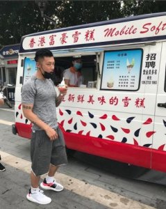 ​余文乐的身高（余文乐街头拿着雪糕吃被拍 ）