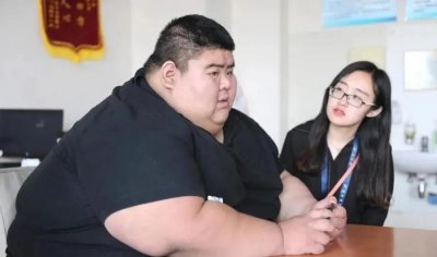​健身狂人：668斤亚洲第一胖减肥成功，一年减掉450斤，把女娶回家