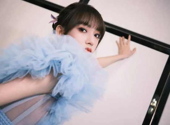 “微胖女神”程潇蓝色礼服高清写真图集