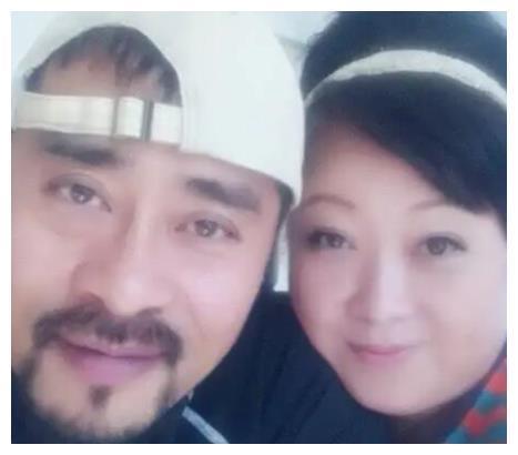 58岁女演员张海燕疑包养鲜肉男模，爱称妈咪儿子，受得了吗？