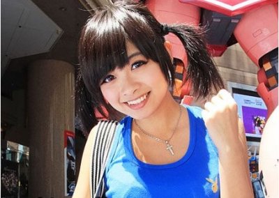 ​疯狂女假面小希走红网络（假面小希个人资料）