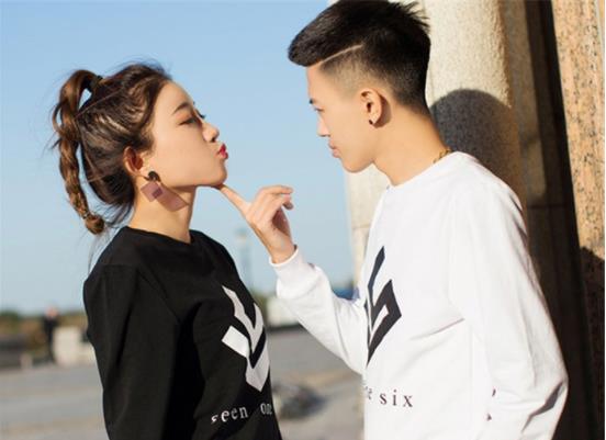 牌牌琦小伊伊结婚了吗 牌牌琦小伊伊大尺度照片秀恩爱