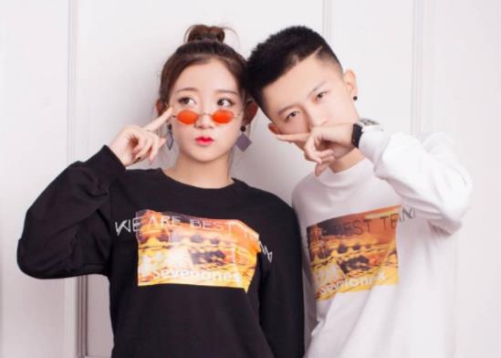 牌牌琦小伊伊结婚了吗 牌牌琦小伊伊大尺度照片秀恩爱