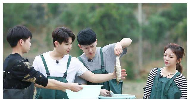 彭昱畅帅气的6张照片,看到第5张,网友:快把哥哥带走!