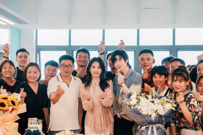 ​刘宇宁与刘涛合作新剧杀青！超萌身高差好“般配”