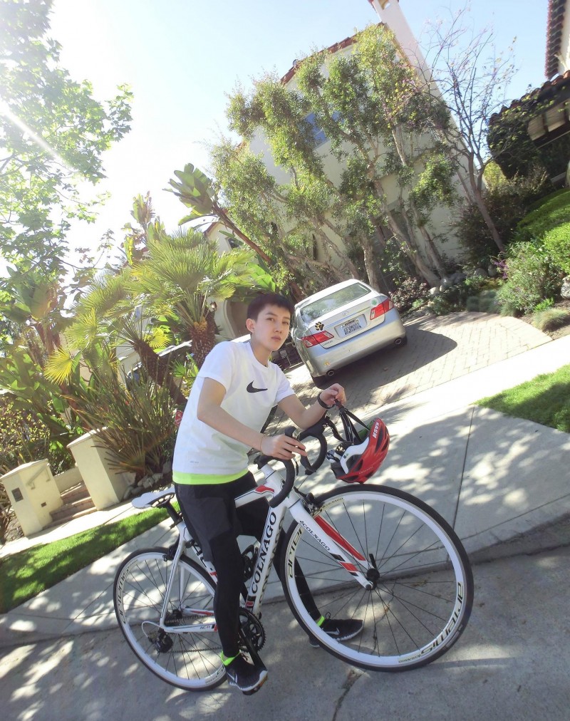 林弯弯的淘宝店(林弯弯被封时尚坐标)