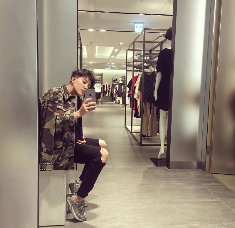 林弯弯的淘宝店(林弯弯被封时尚坐标)