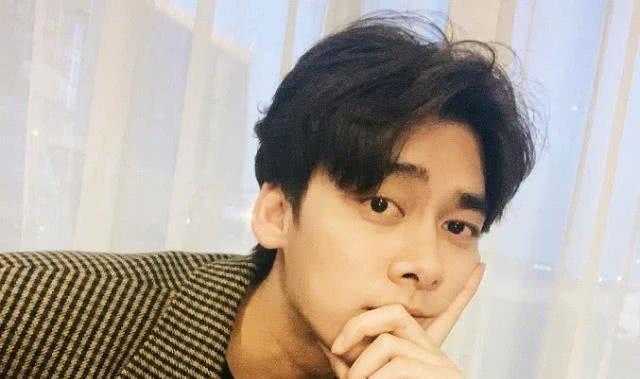 李易峰深夜发博，简单一句话和几张图，看完网友直呼：恭喜啦