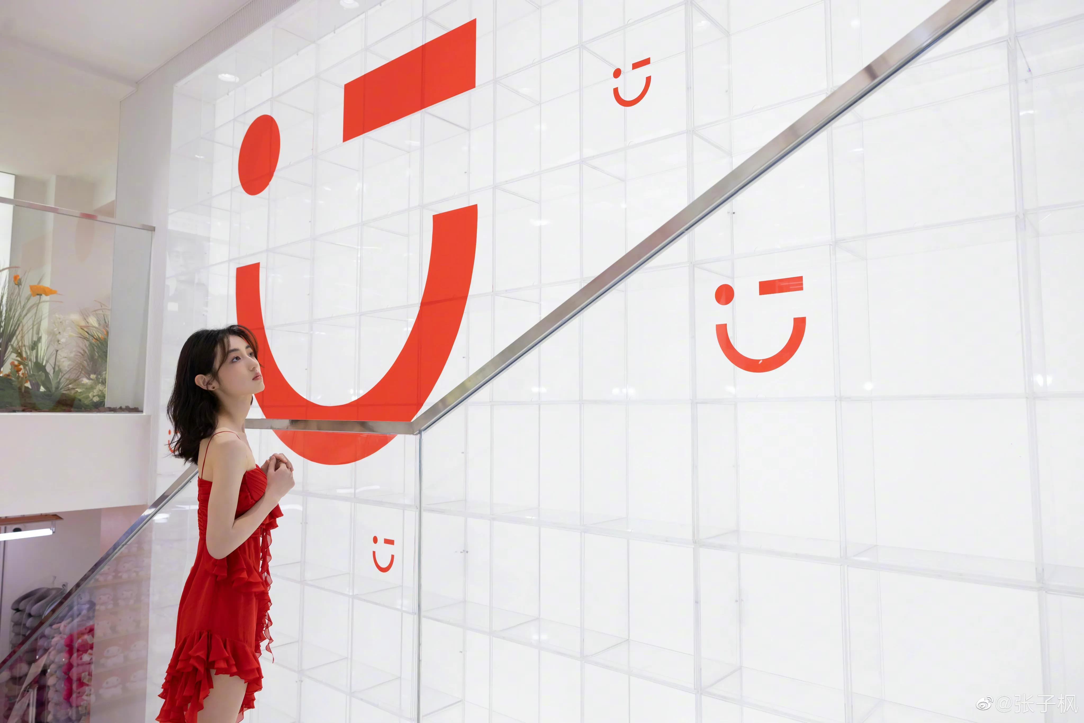 亭亭玉立这句话说的就是张子枫妹妹吧?