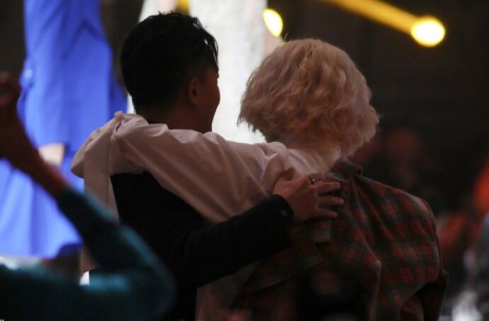 韩庚金希澈拥抱