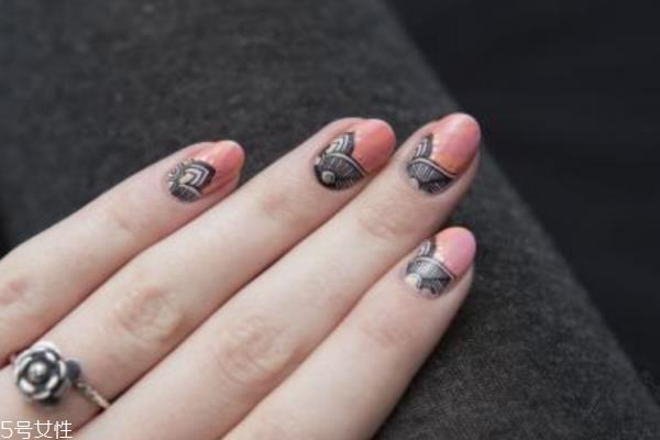 指甲油卸不掉怎么办 4招轻松剥落美甲 指甲油卸不掉怎么办 4招轻松剥落美甲