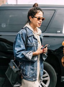 几款宽松卫衣搭配下装图片,卫衣如何搭配好看?正确穿法在这里