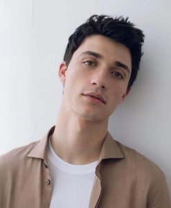 戳爷男友Jacob拍摄ARMANI轻纱裸粉彩妆系列大片