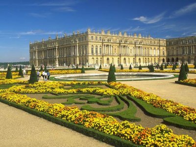 凡尔赛什么意思哦(凡尔赛是骂人还是夸人)