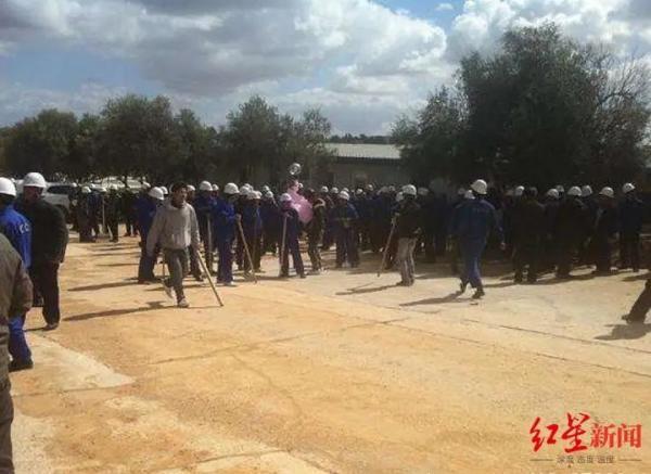 利比亚撤侨事件真实情况(亲历利比亚撤侨小伙)(4)