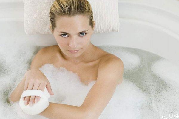 冷水洗澡会发烧吗 冷水洗澡的禁忌 冷水洗澡会发烧吗 冷水洗澡的禁忌