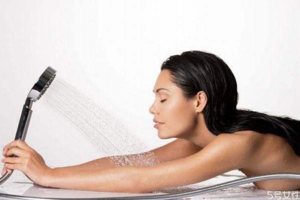 冷水洗澡会发烧吗 冷水洗澡的禁忌 冷水洗澡会发烧吗 冷水洗澡的禁忌