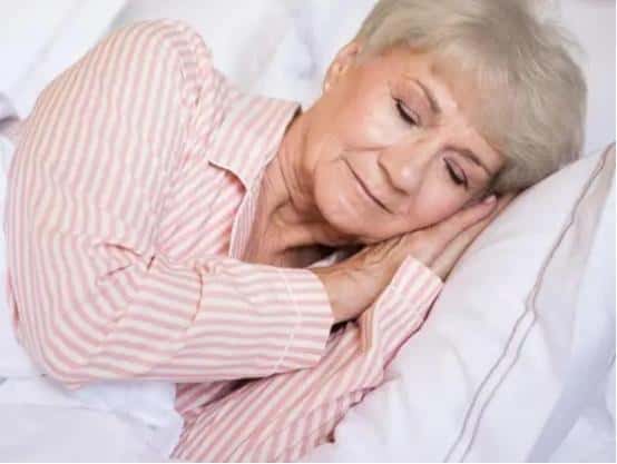 睡觉头朝哪个方向更好-(睡觉朝向哪边最科学)