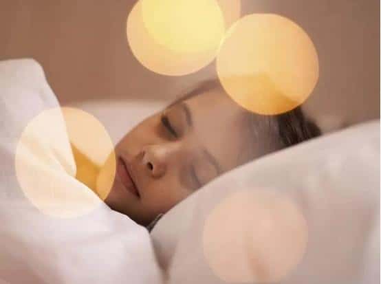 睡觉头朝哪个方向更好-(睡觉朝向哪边最科学)