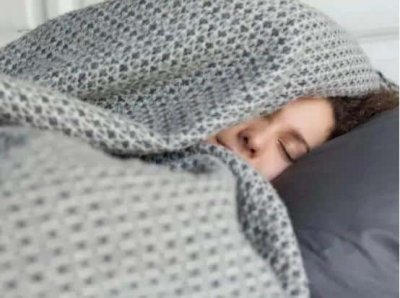 ​睡觉头朝哪个方向更好-（睡觉朝向哪边最科学）