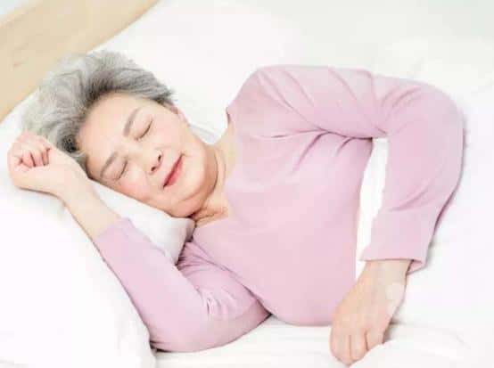 睡觉头朝哪个方向更好-(睡觉朝向哪边最科学)