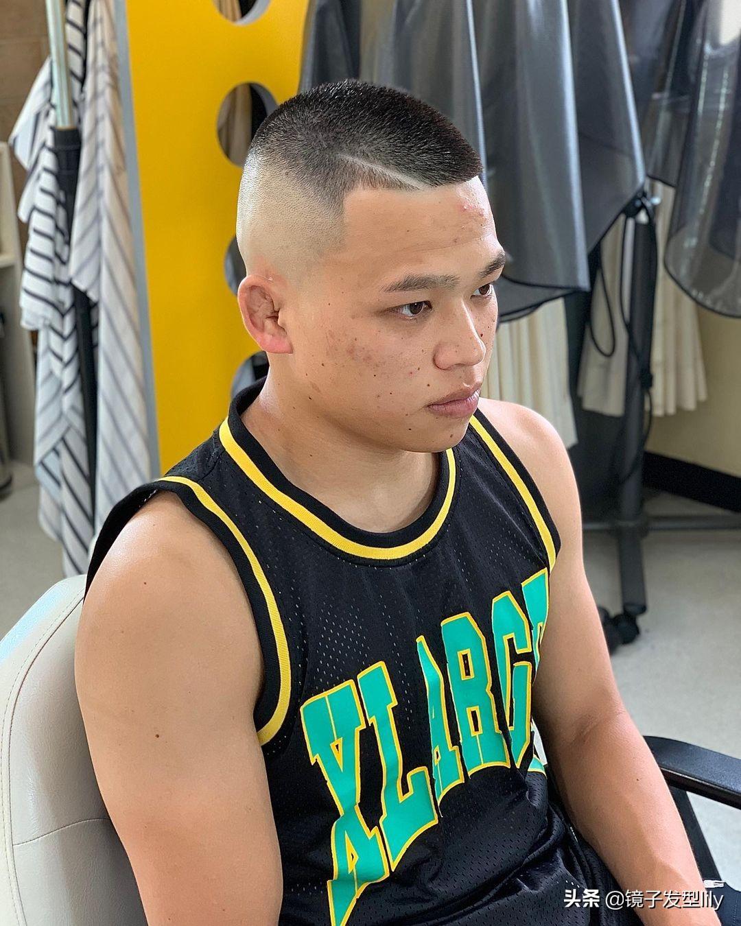 男生比较精神干练帅气的发型(最帅气男士发型15款)(图15) 男生比较精神干练帅气的发型(最帅气男士发型15款)(图15)