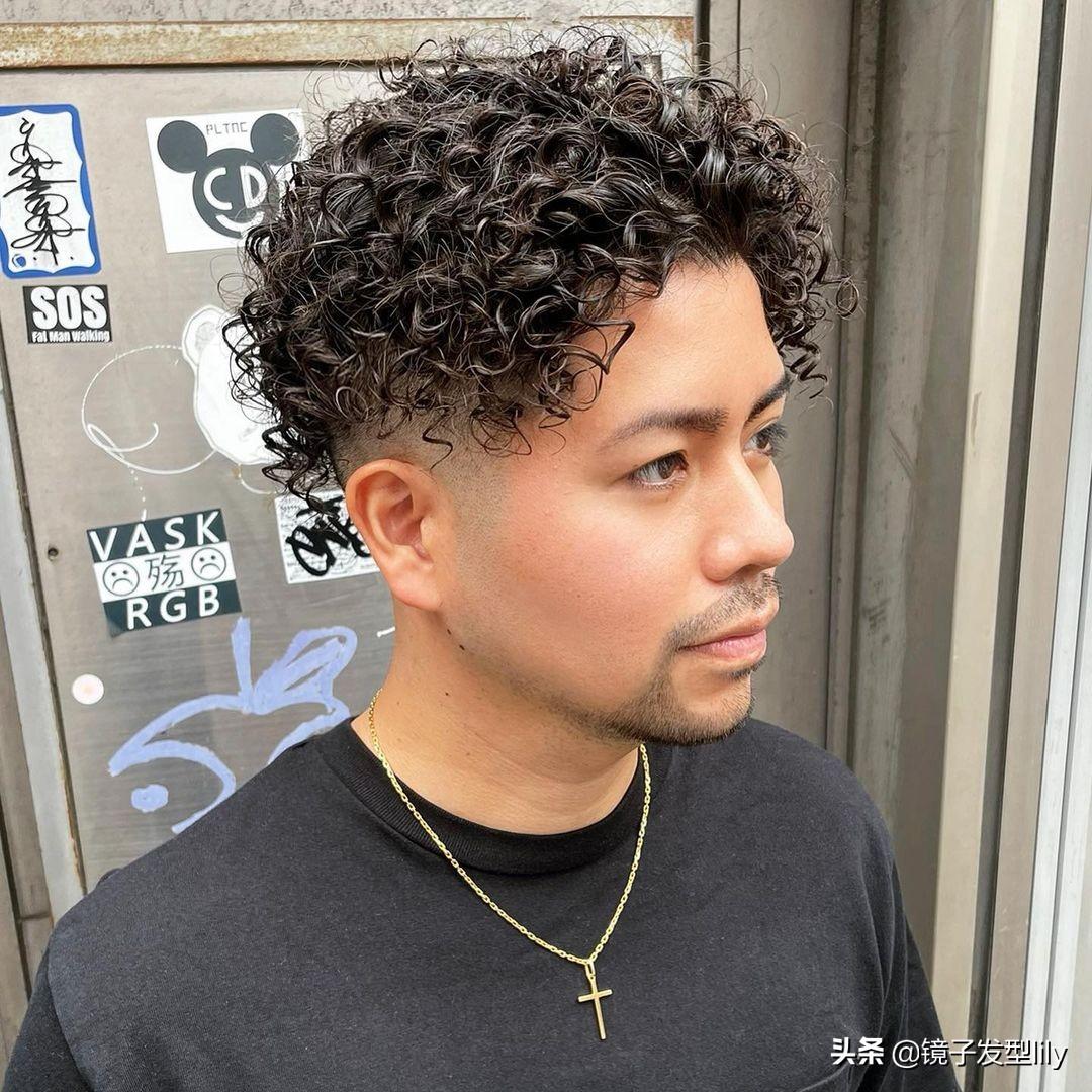 男生比较精神干练帅气的发型(最帅气男士发型15款)(图11) 男生比较精神干练帅气的发型(最帅气男士发型15款)(图11)